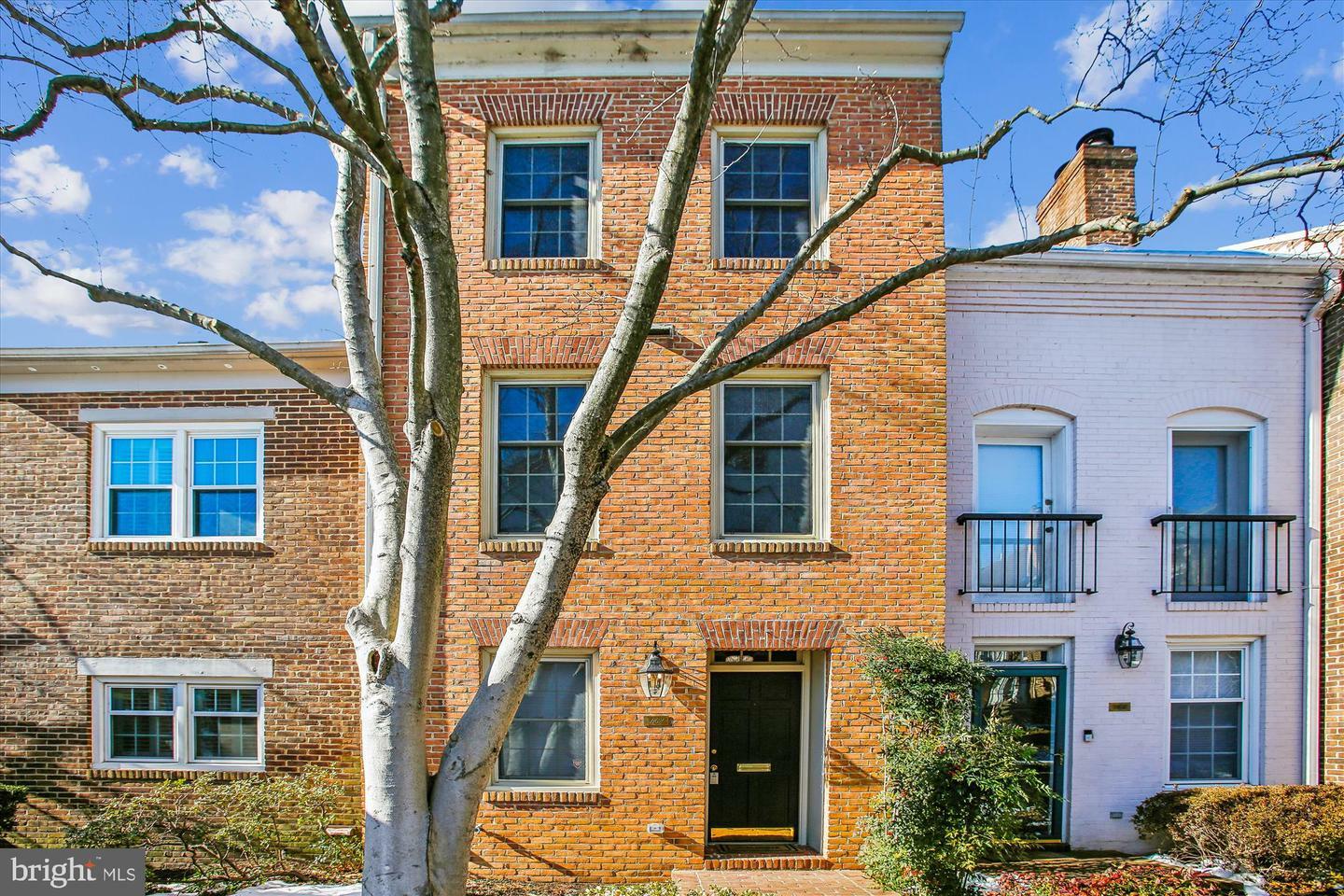 1162 N Pitt Street  Alexandria VA 22314 photo