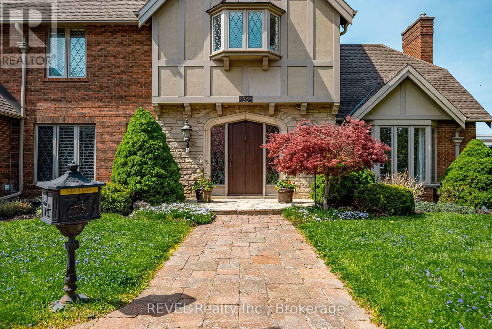 Property Photo: 35 Clearview Heights ON L2T 2W4