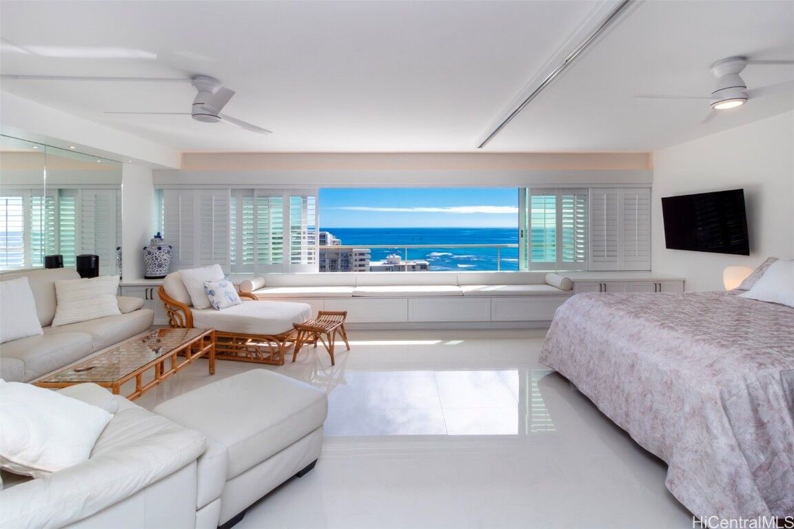 Property Photo: 2895 Kalakaua Avenue 1807 HI 96815