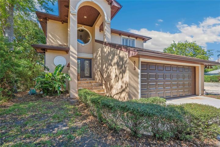 Property Photo:  513 Suwanee Circle  FL 33606 