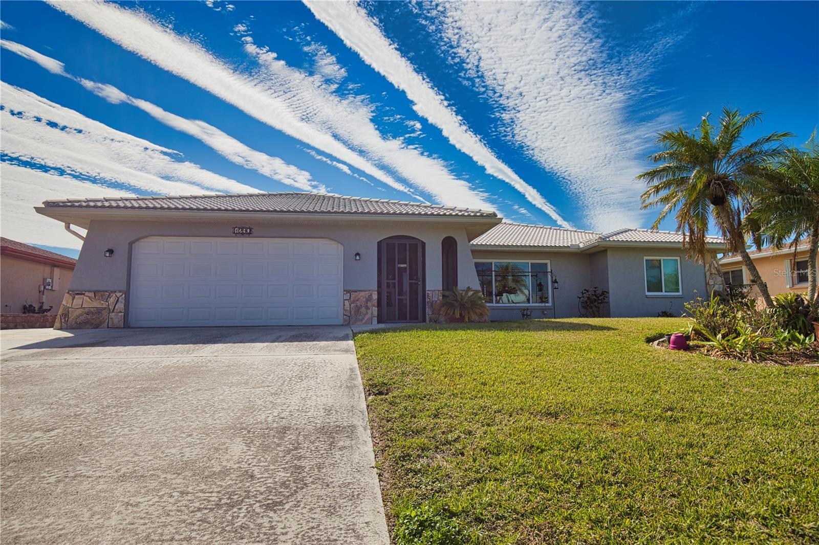 Property Photo: 1290 Cambridge Drive FL 34293