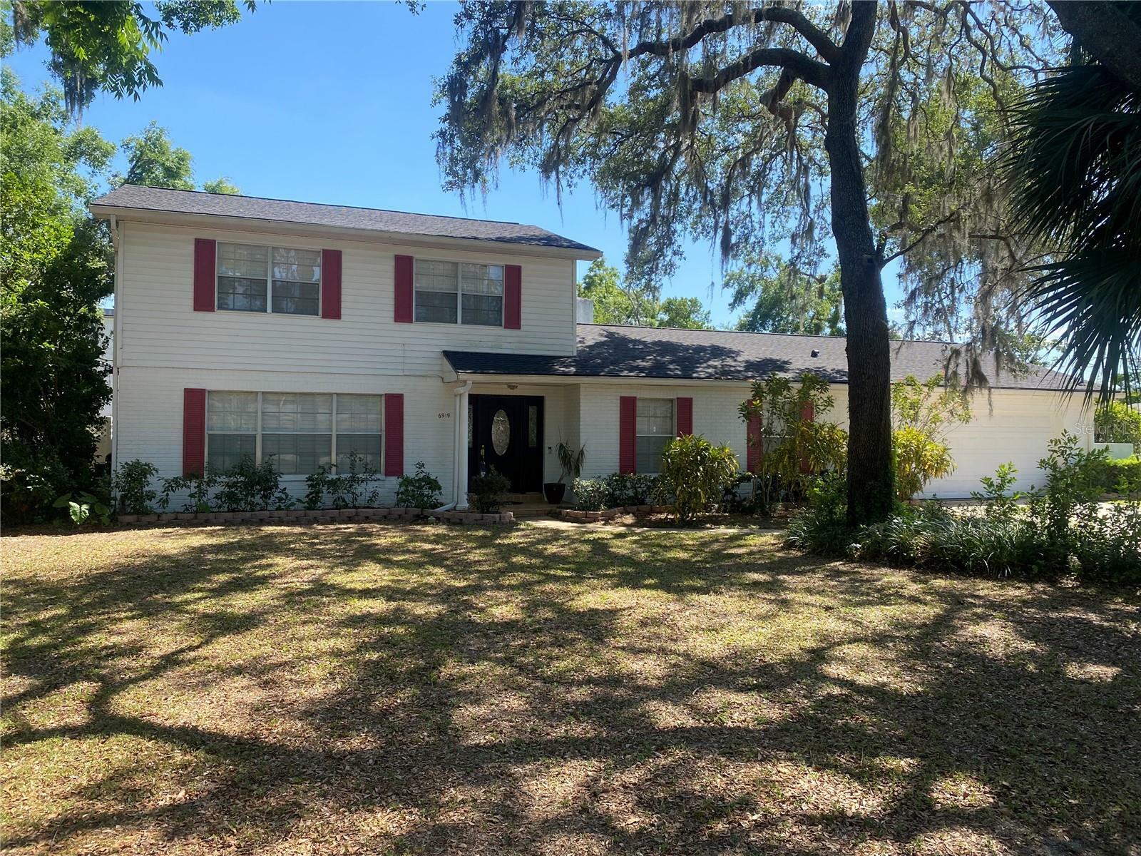 Property Photo:  6919 Greenhill Place  FL 33617 