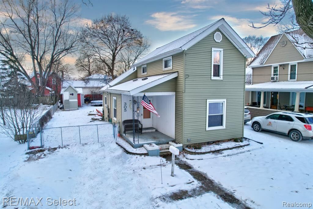 Property Photo:  305 N Marquette Street  MI 48429 1329 