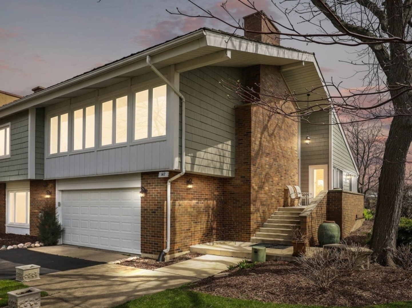 Property Photo:  147 Briarwood N  IL 60523 