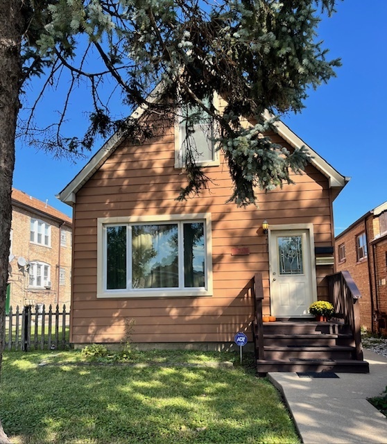 Property Photo:  6215 S Kilbourn Avenue  IL 60629 