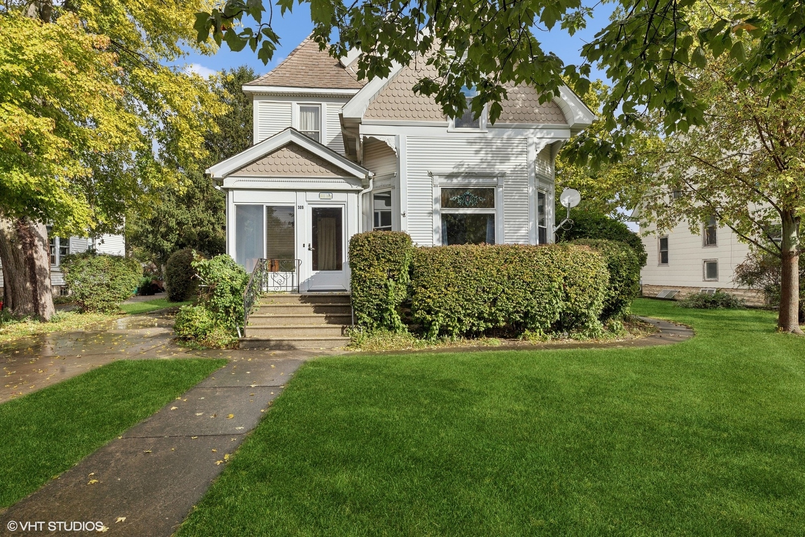 Property Photo:  309 E Corning Avenue  IL 60468 