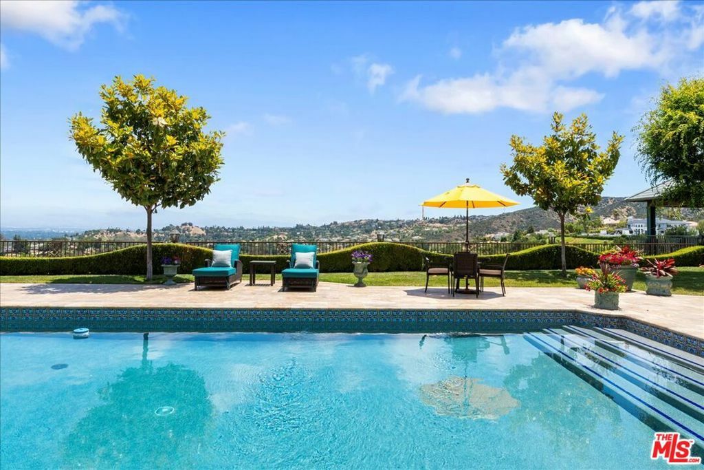 19000 Dorlon Drive  Tarzana CA 91356 photo