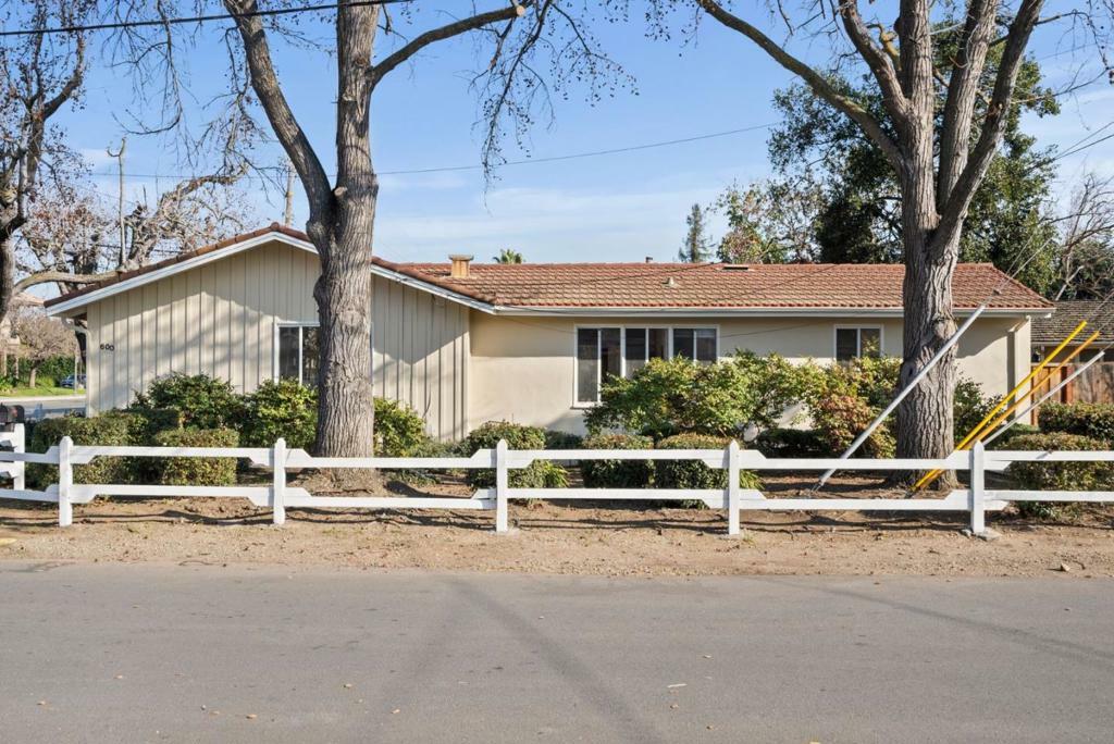 Property Photo:  600 S Baywood Avenue  CA 95128 