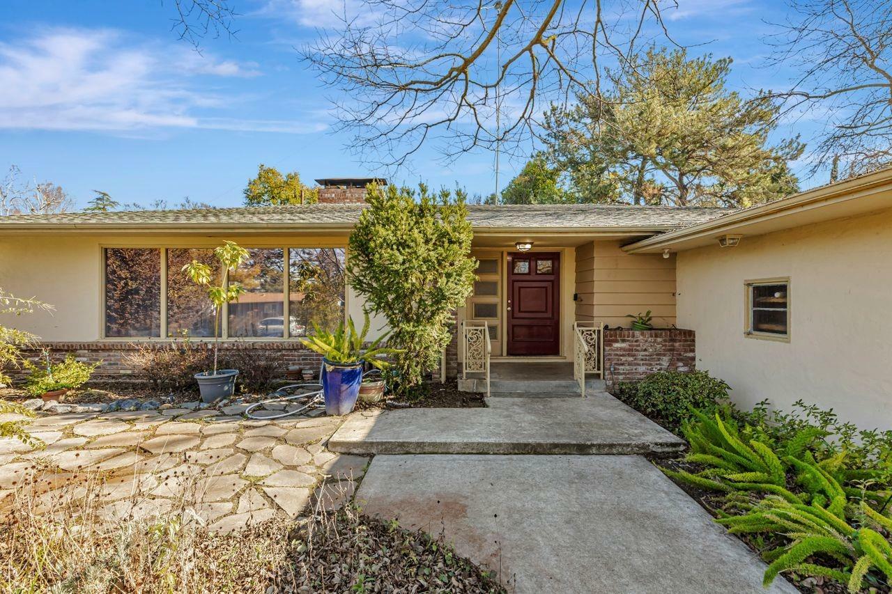 Property Photo:  4705 S Land Park  CA 95822 