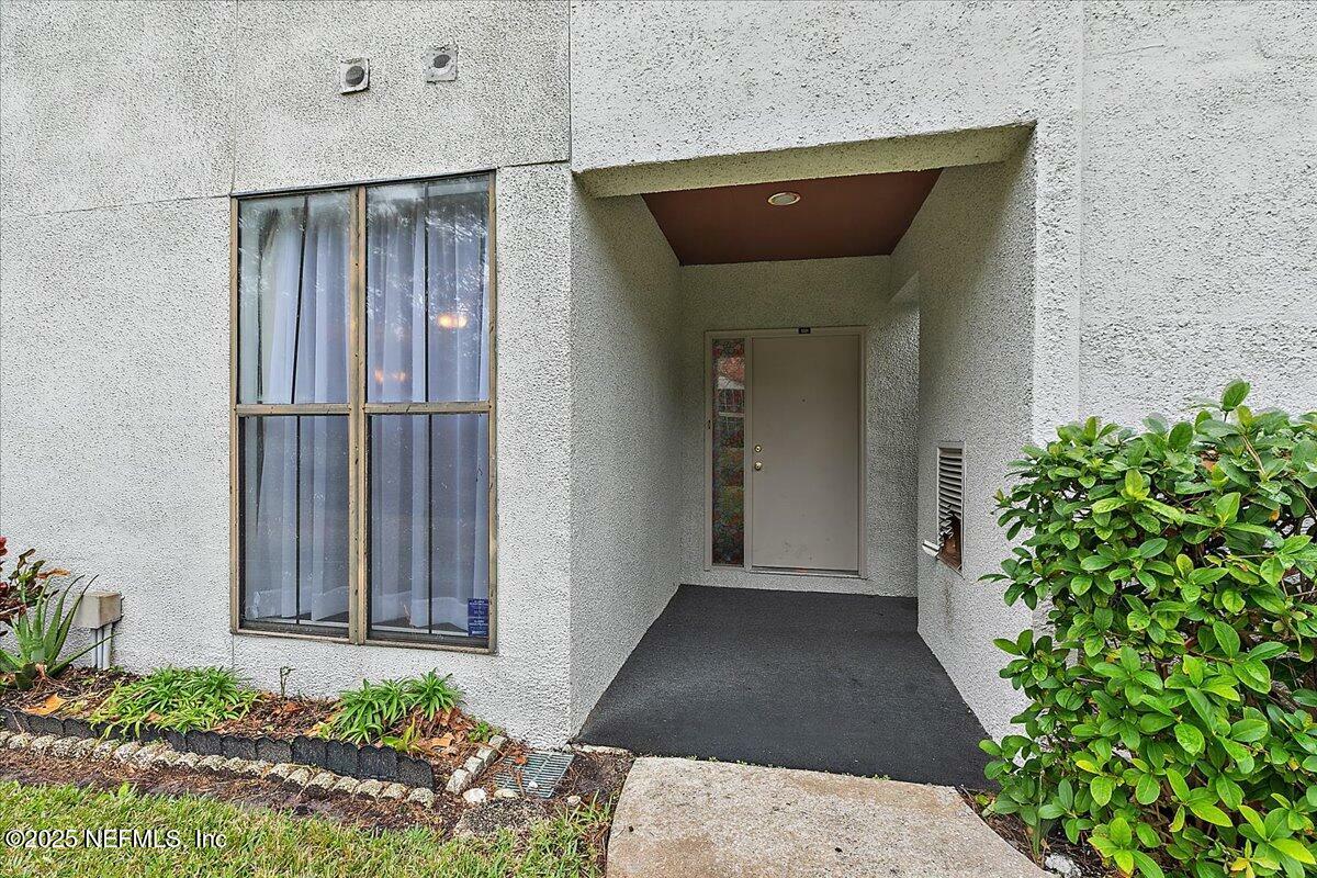 Property Photo: 1201 Wood Hill Place 1201 FL 32256