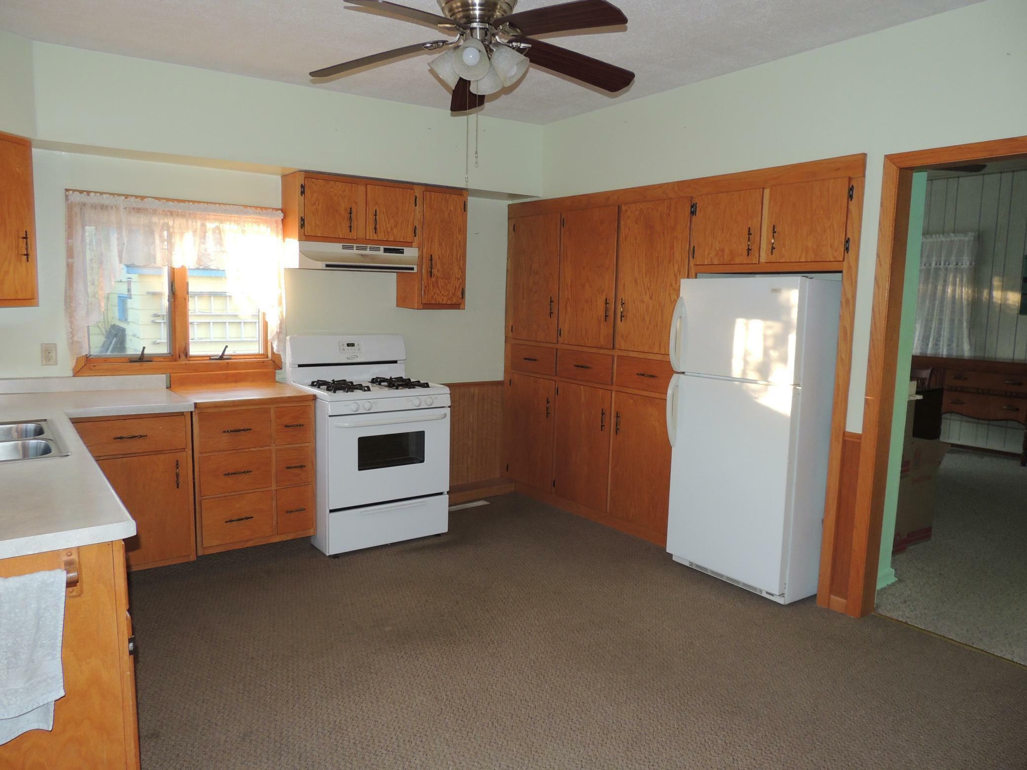 Property Photo:  115 W Cabot Street  MN 55951 