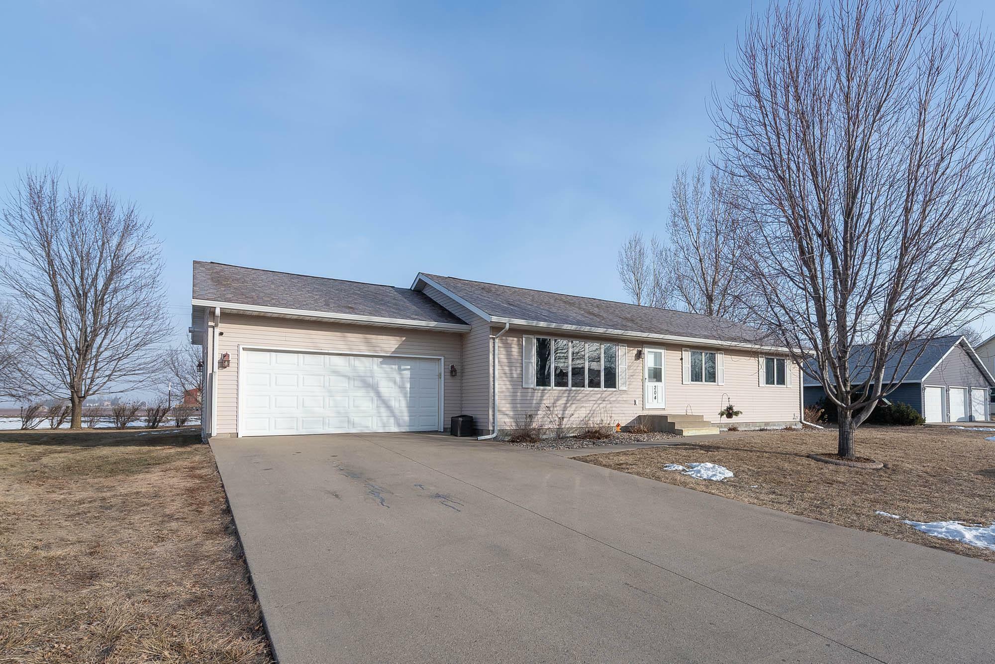 Property Photo:  204 4th Street  MN 56074 