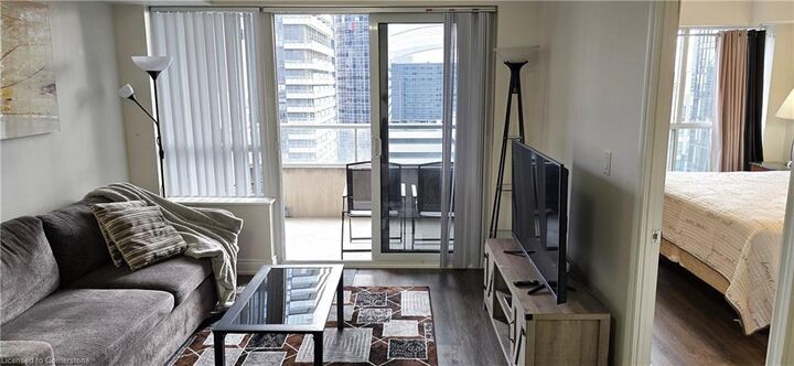 Property Photo: 250 Wellington Street W 1435 ON M5V 3P6