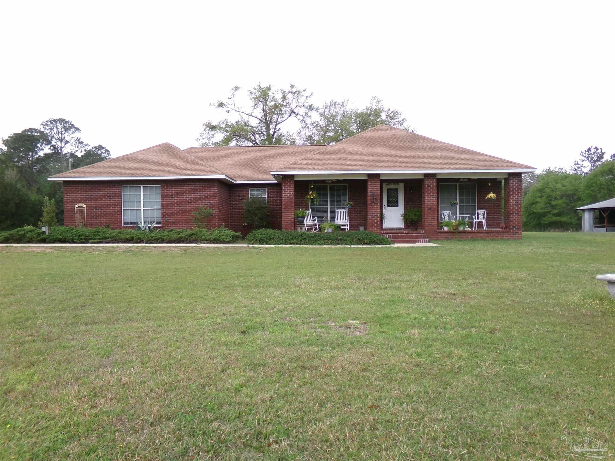 Property Photo: 7618 Chumuckla Hwy FL 32571