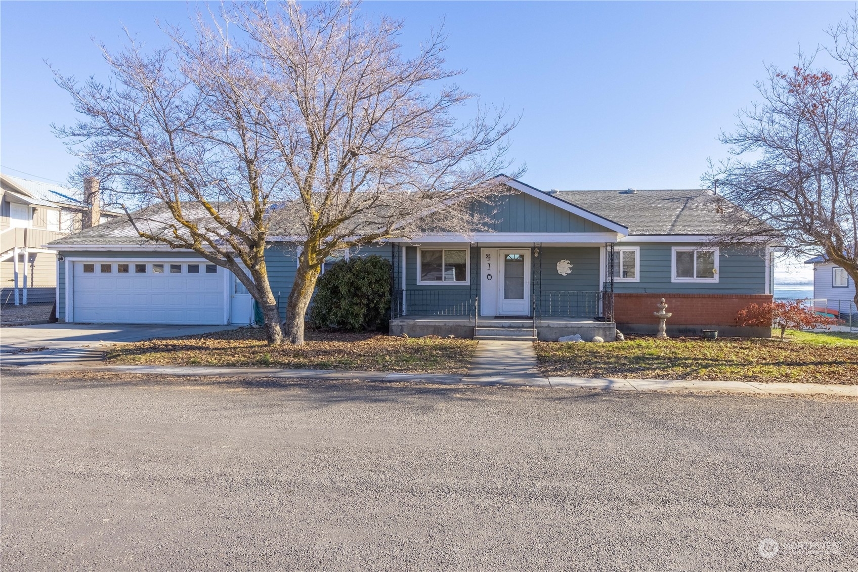 Property Photo:  410  Lakeview Way  WA 98812 