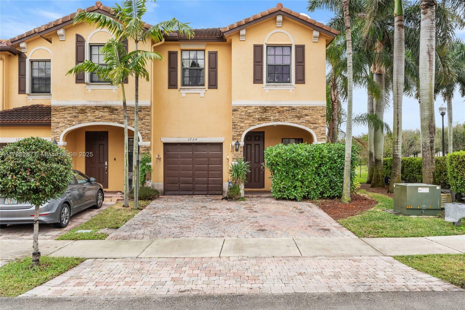 Property Photo:  3724 NE 3rd Ct  FL 33033 