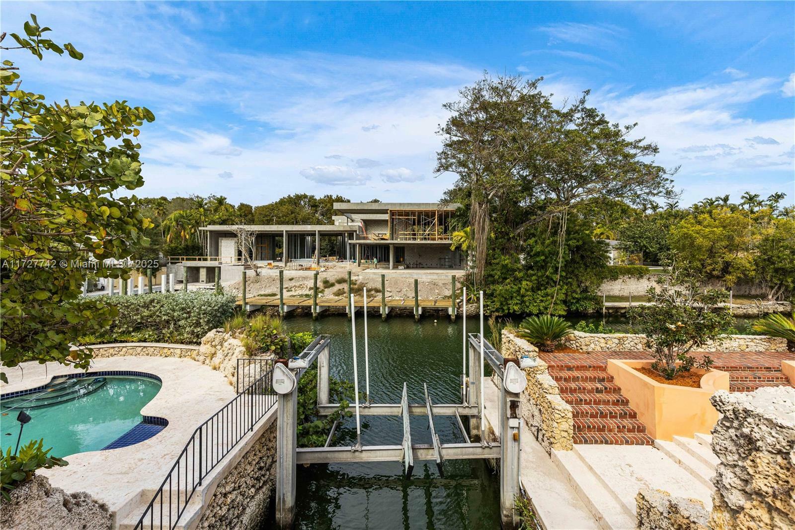 Property Photo: 1181 S Alhambra Cir FL 33146