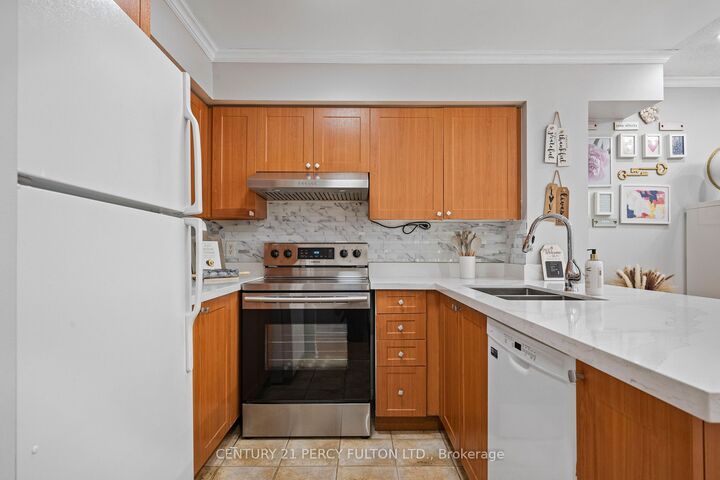 Property Photo:  55 Cedarcroft Blvd 9  ON M2R 3Y1 