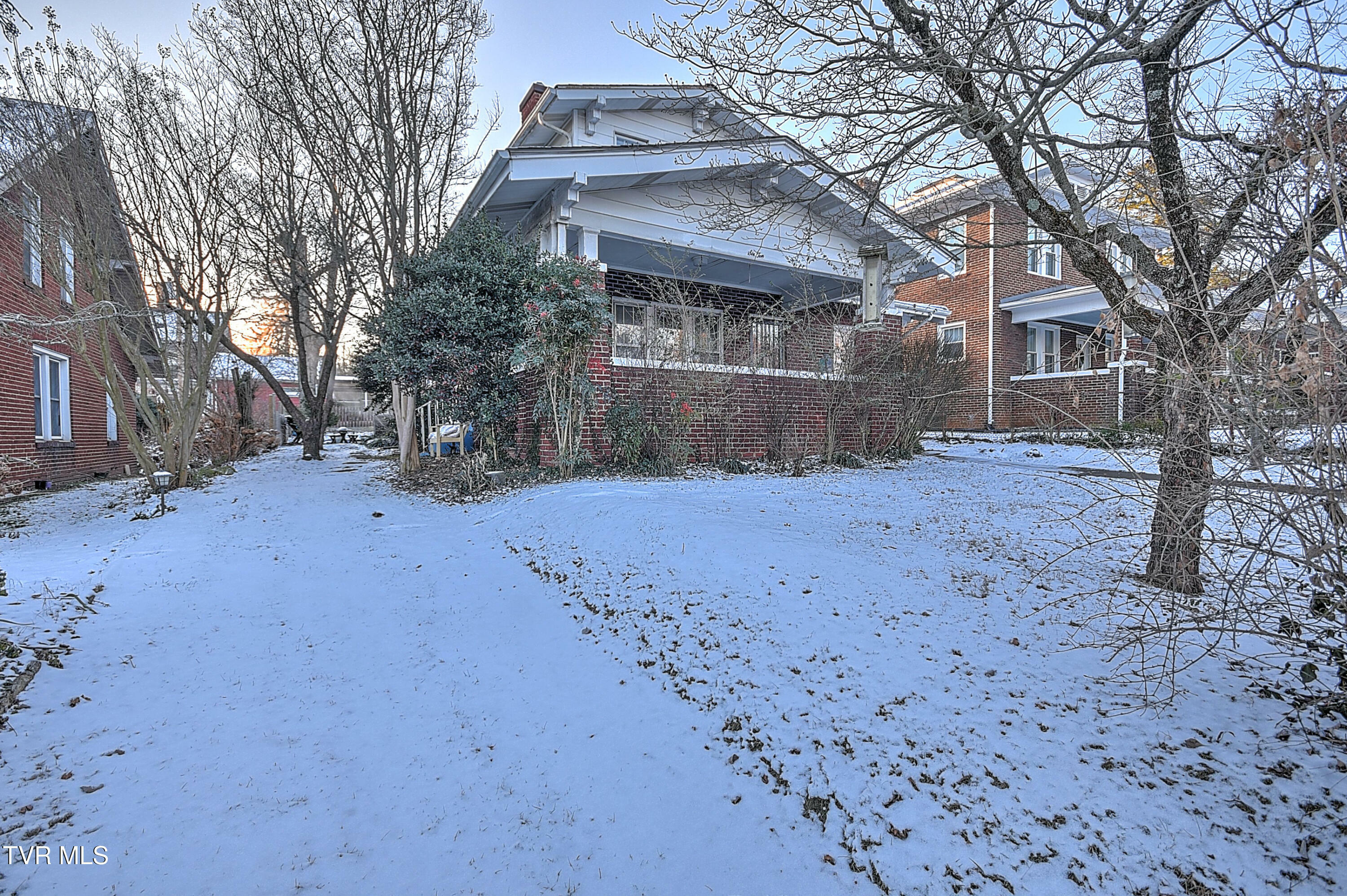 Property Photo:  610 East Unaka Avenue  TN 37601 