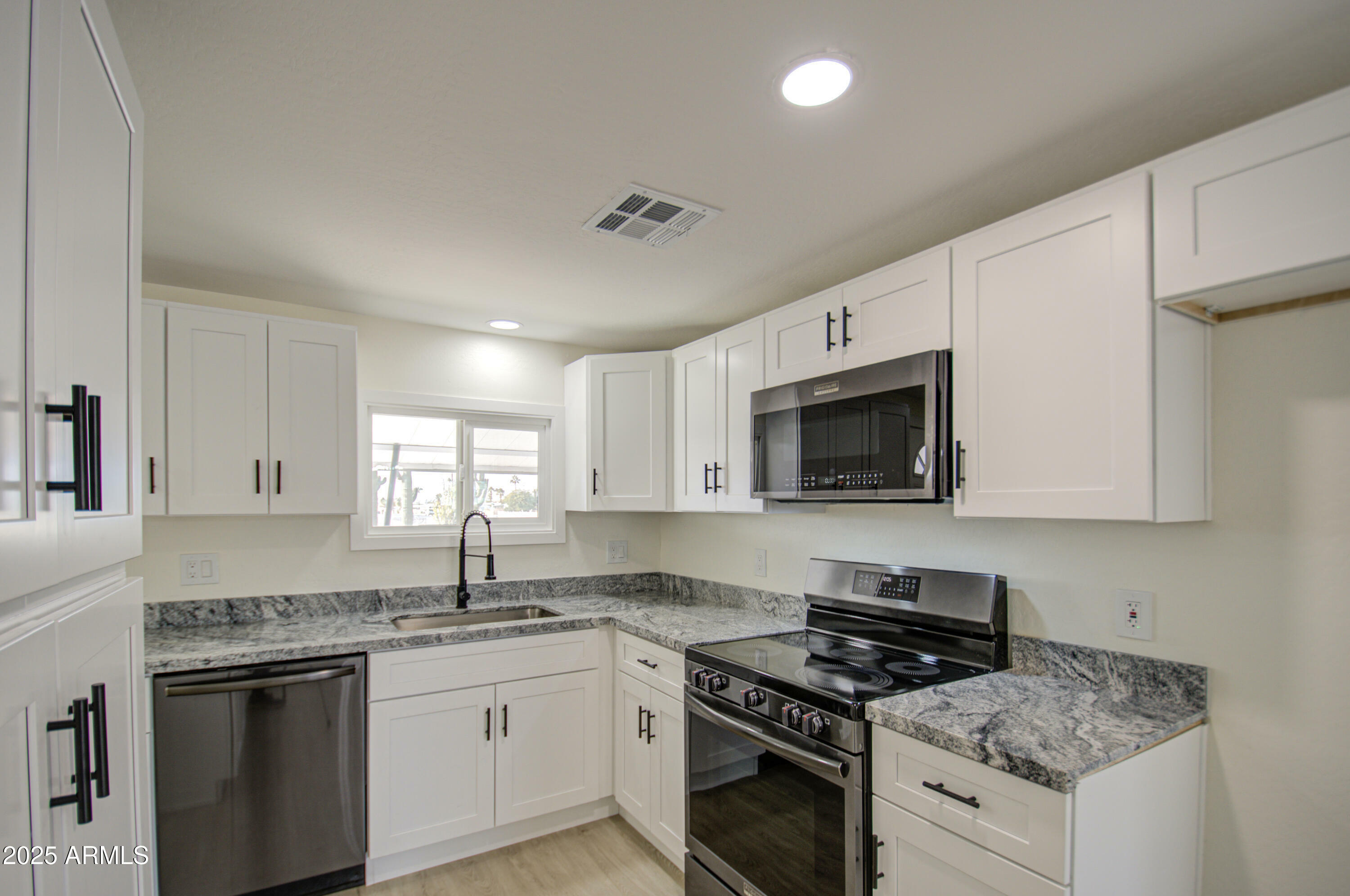 Property Photo:  2657 W Superstition Boulevard  AZ 85120 