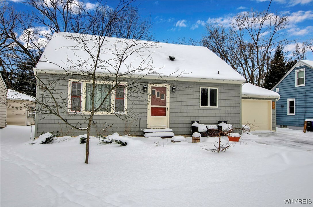 Property Photo:  205 N Willow Street  NY 14052 