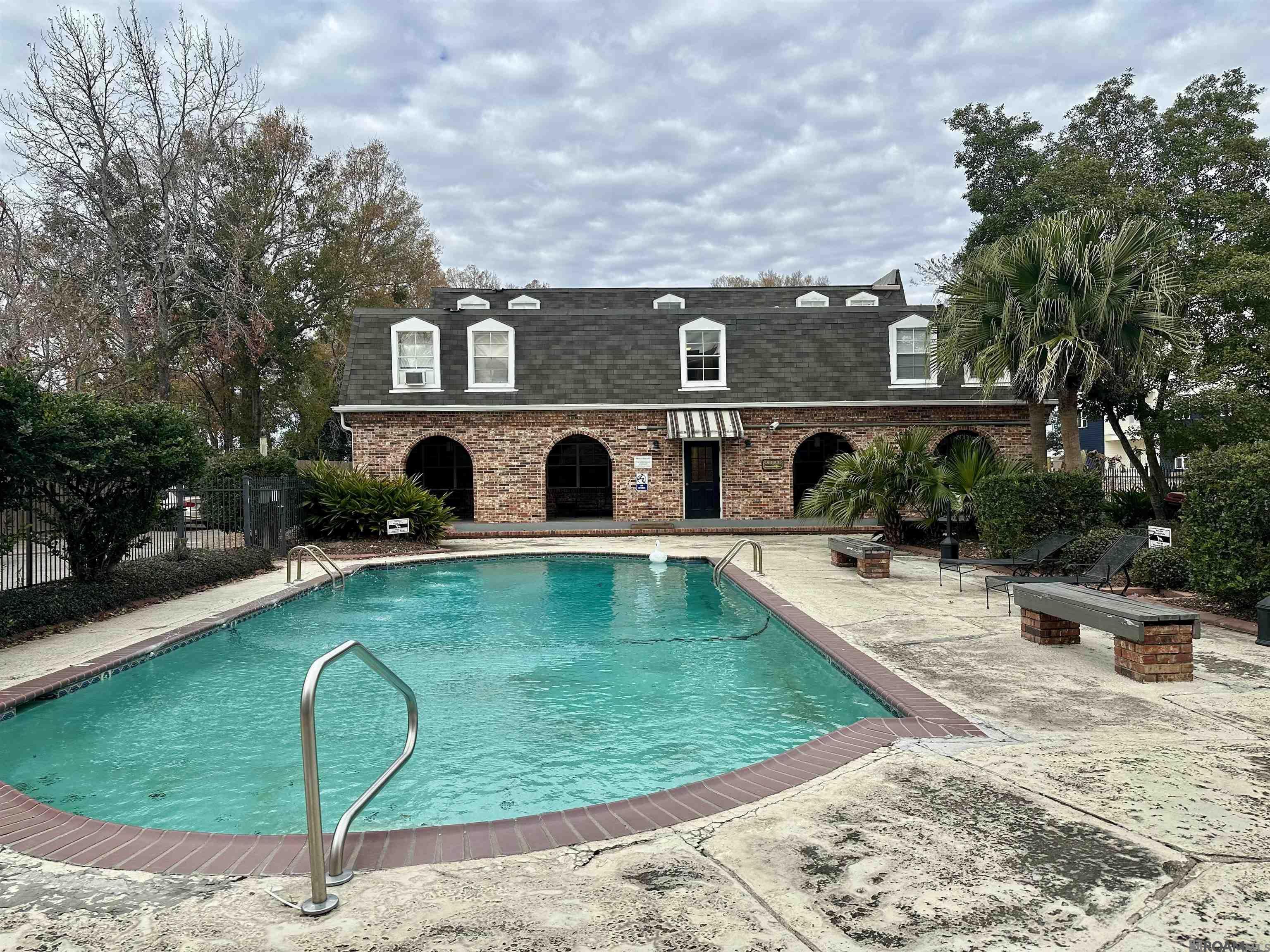 Property Photo: 4735 Government St #324 LA 70806