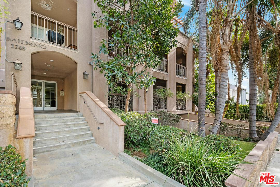 Property Photo:  1248  N Laurel Ave 103  CA 90046 