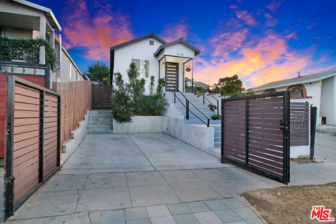 Property Photo:  3114   Malabar St  CA 90063 