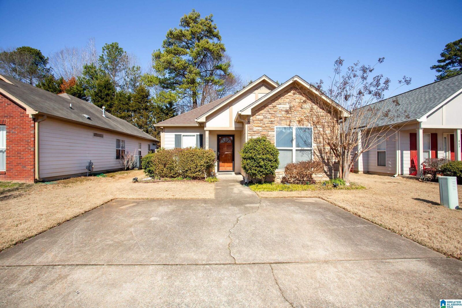 Property Photo: 385 Fox Run Circle AL 35125