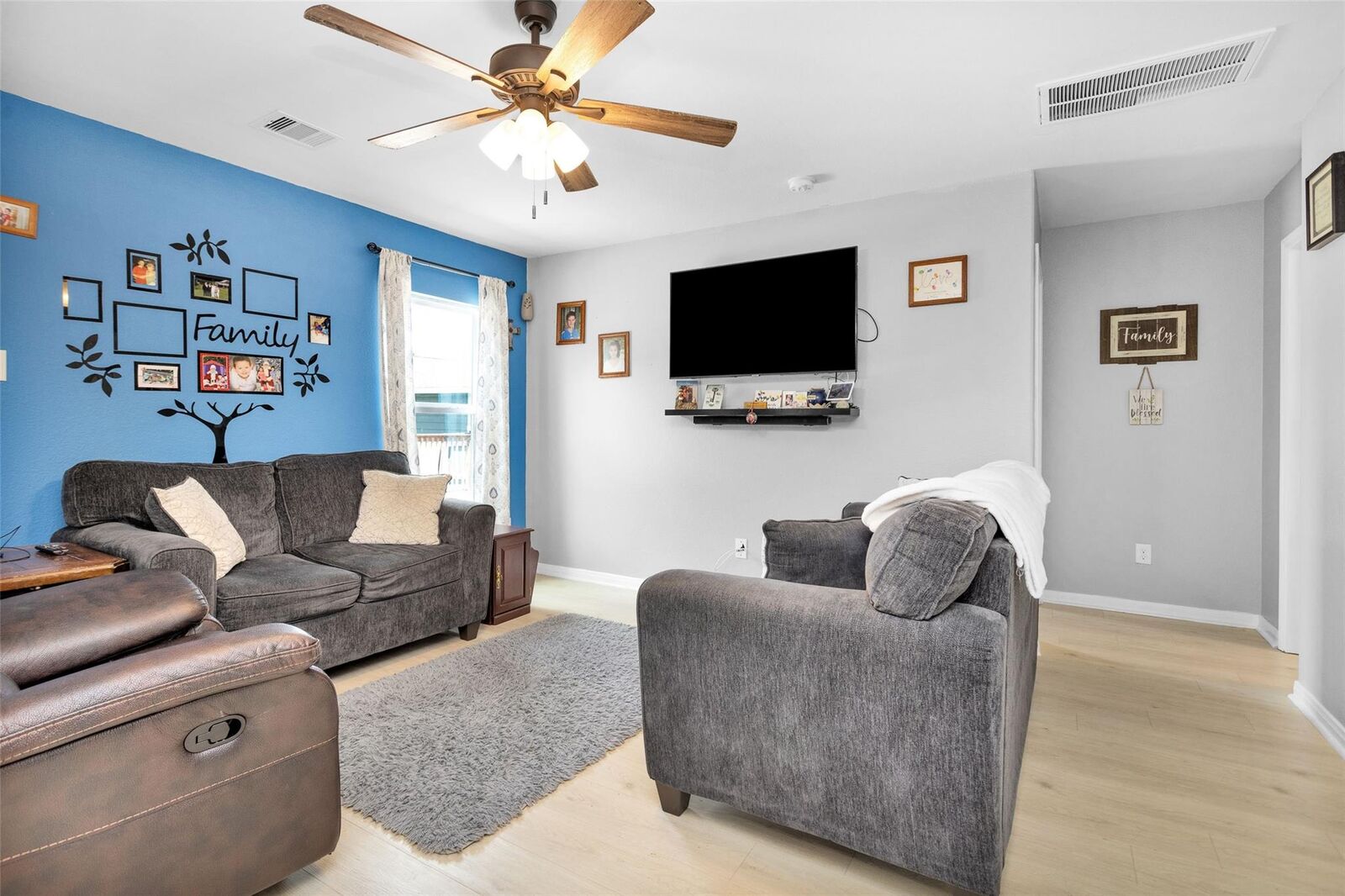 Property Photo: 370 Goldenrod TX 77351
