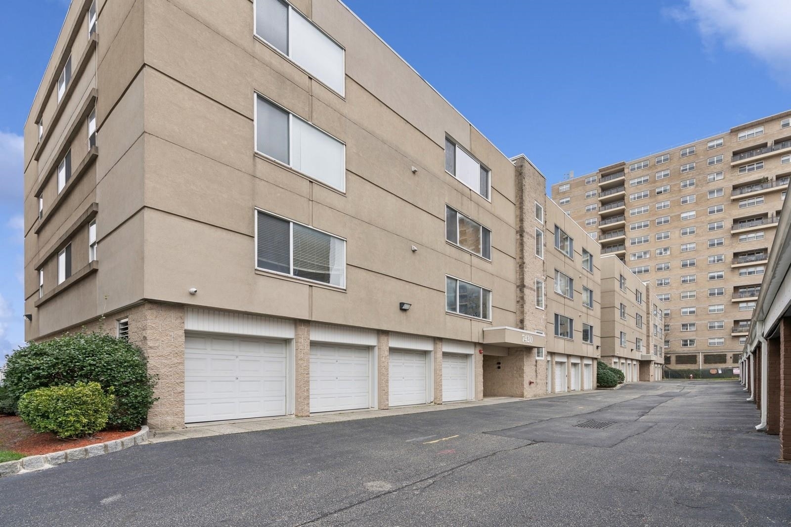 Property Photo:  7420 Blvd East 4B  NJ 07047-7906 