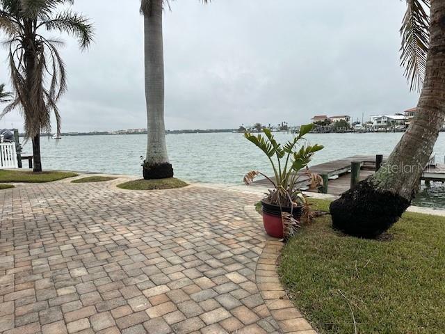 Property Photo: 341 E Madeira Avenue FL 33708