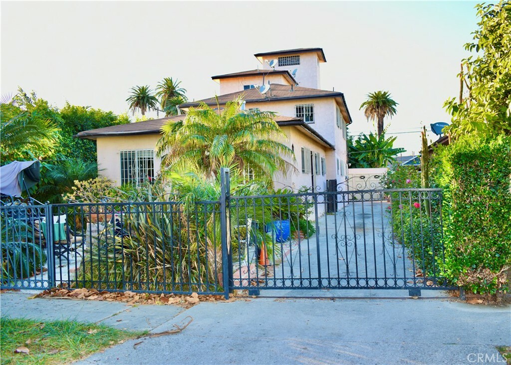 Property Photo: 2919 S Palm Grove Avenue CA 90016