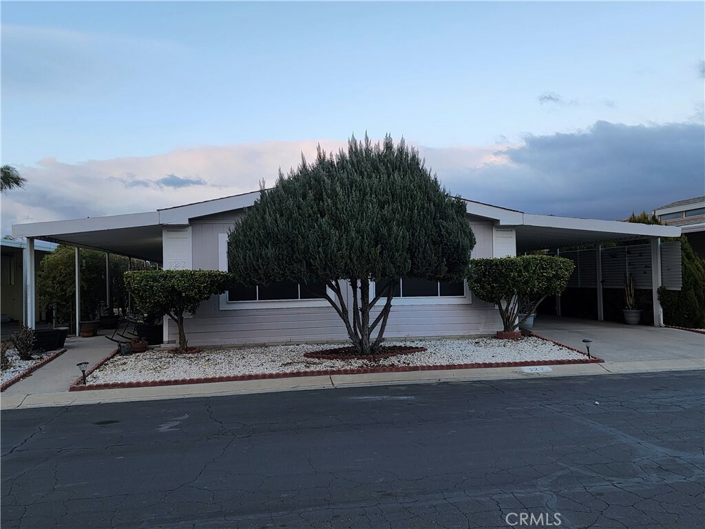 Property Photo:  1250 N Kirby Street 127  CA 92545 