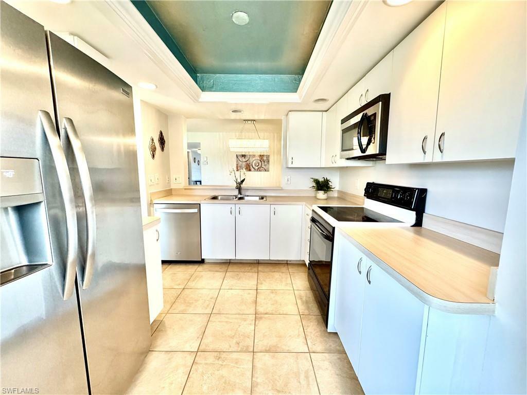 Property Photo: 7340 Glenmoor Ln 3204 FL 34104