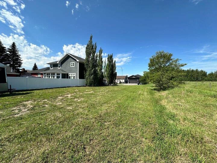 Property Photo: 1129 17 Street AB T9W 1E5
