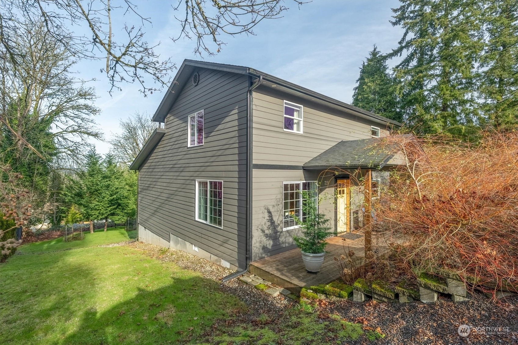 Property Photo:  728  Hillcrest Drive  WA 98632 