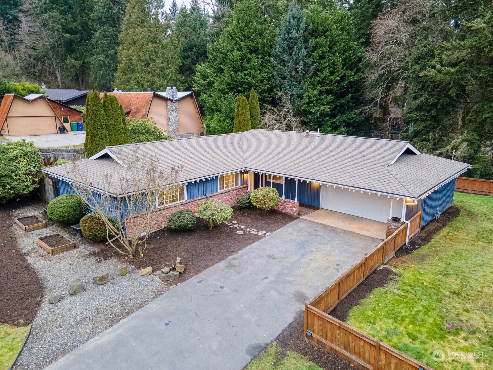 Property Photo:  23322  Locust Way  WA 98021 