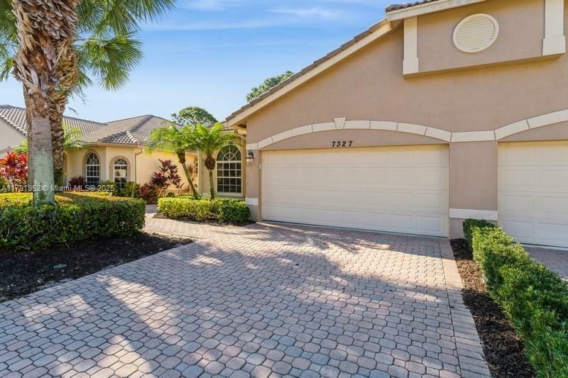 Property Photo:  7327 Sea Pines Ct  FL 34986 