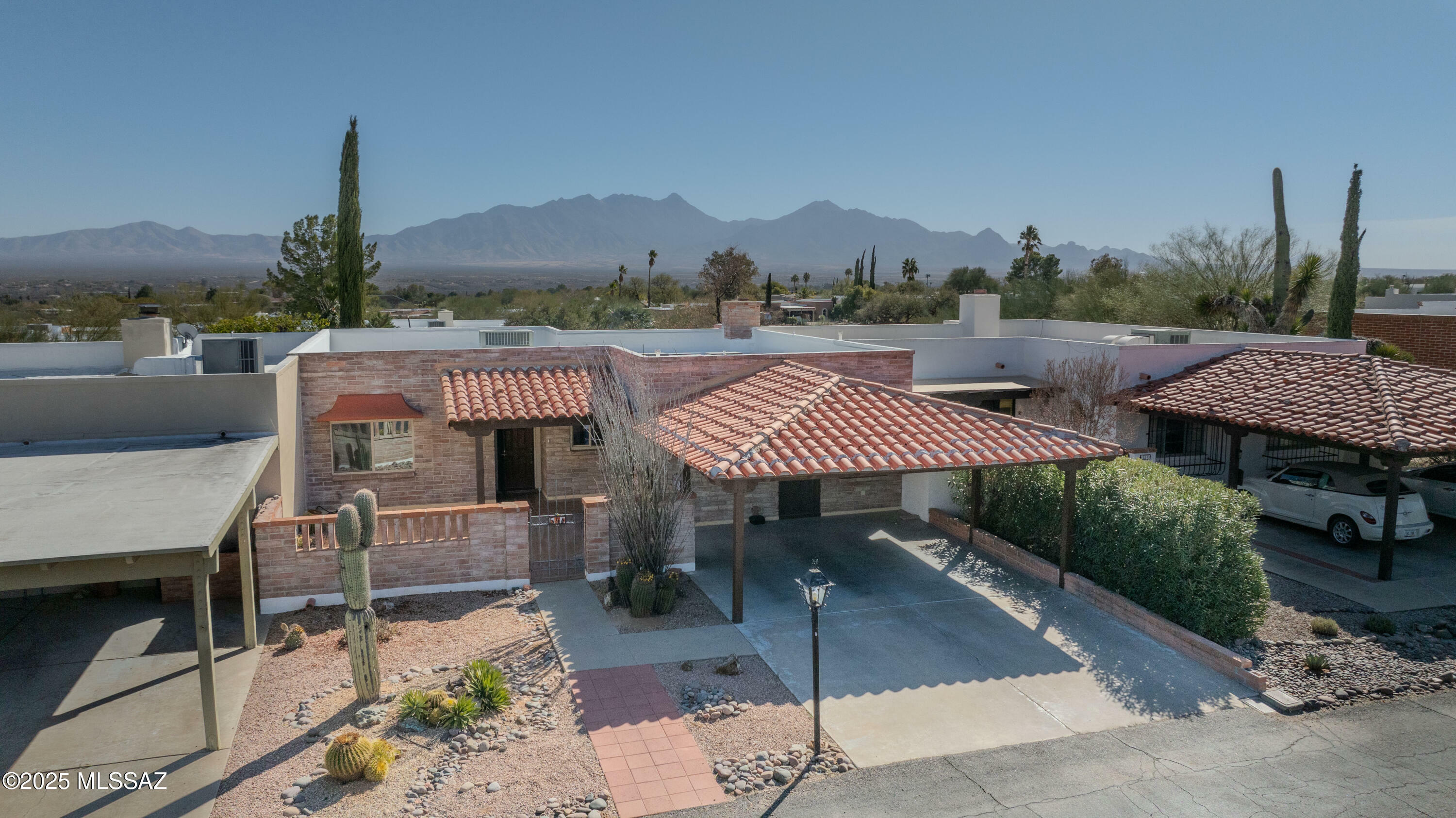 Property Photo:  541 S Paseo La Rueda Circle  AZ 85614 