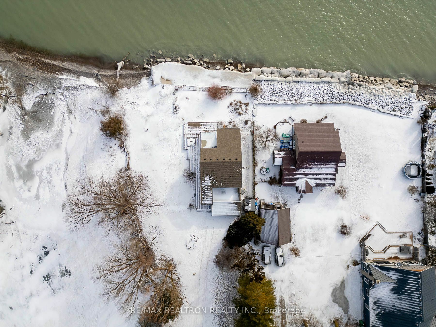 Photo de la propriété:  151 Cedar Crest Beach Rd  ON L1C 5R2 