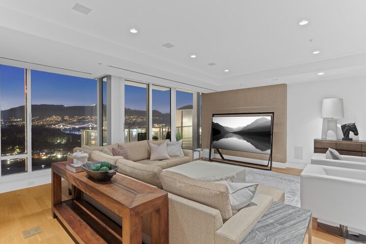Property Photo: 1011 W Cordova Street 4602 BC V6C 0B2