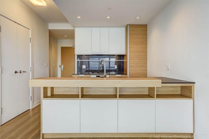 4688 Kingsway 3302 — photo 1