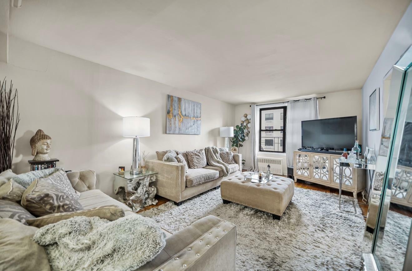 Property Photo:  3119 Bailey Avenue 4B  NY 10463 