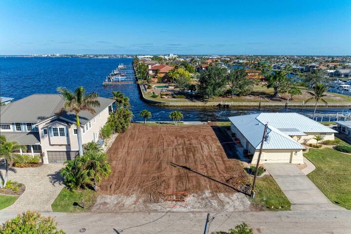 Property Photo:  2181 Palm Tree Drive  FL 33950 