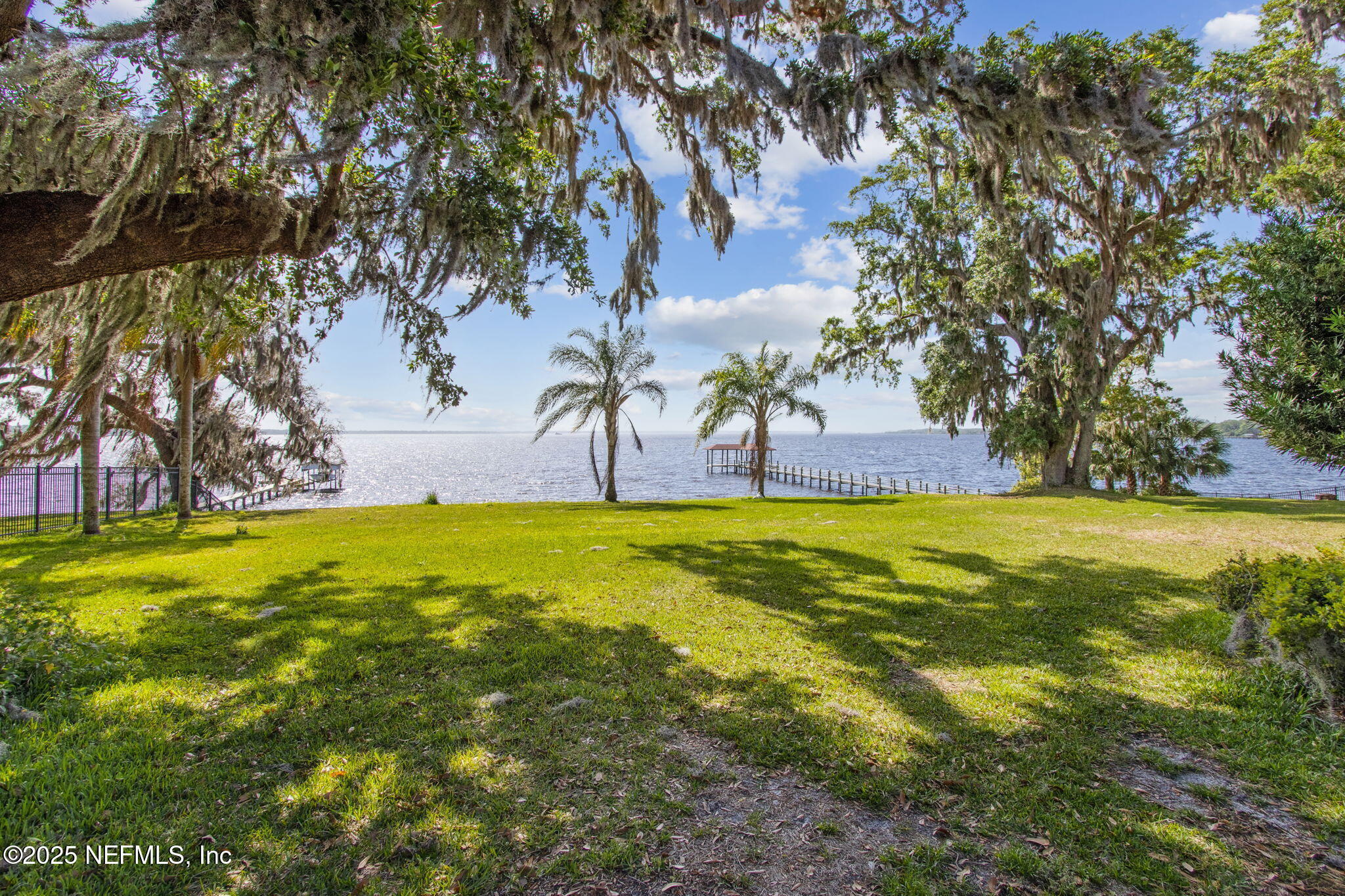 Property Photo: 2703 Holly Point Road E FL 32073