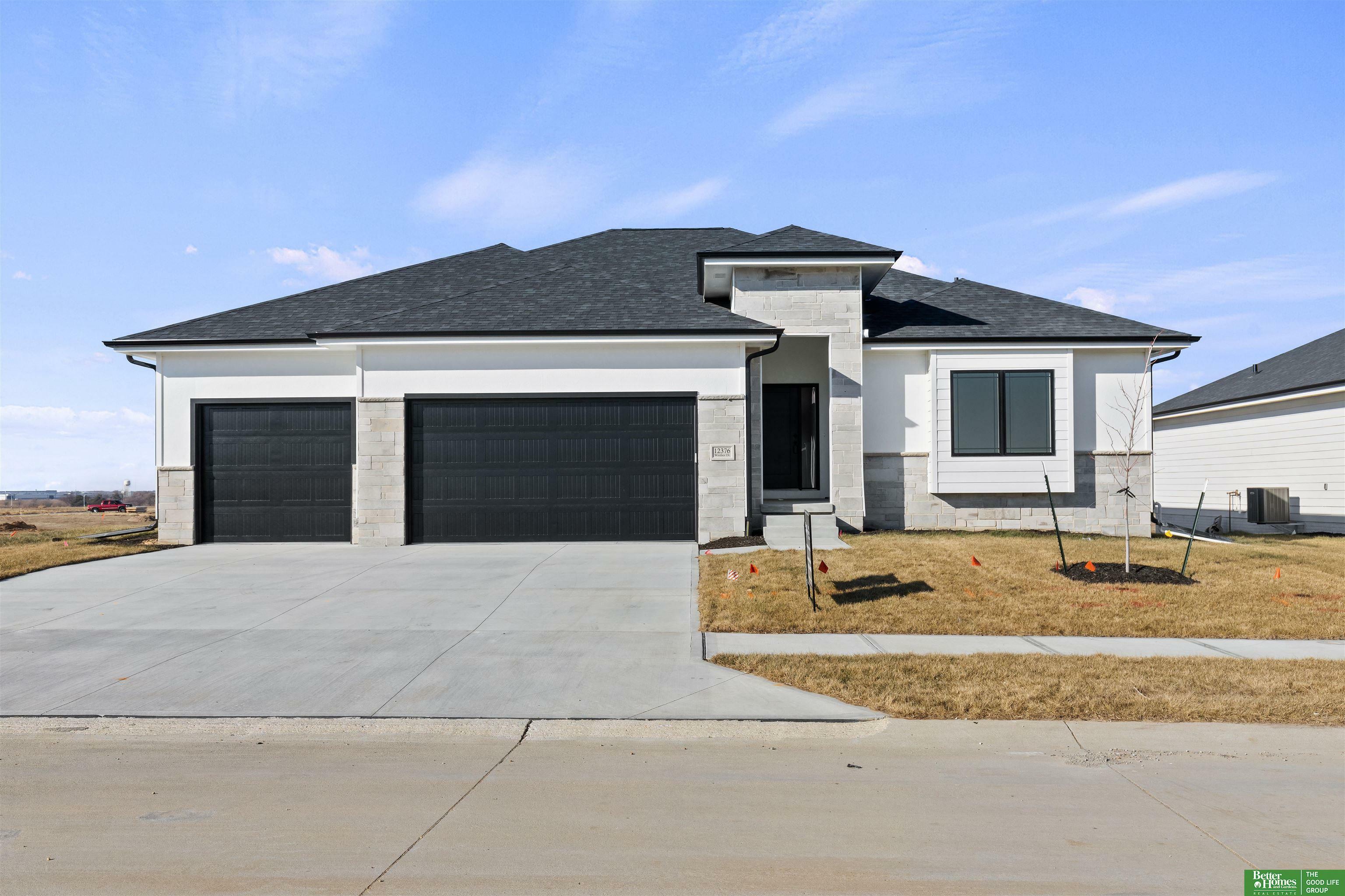 Property Photo: 12376 Windsor Drive NE 68046