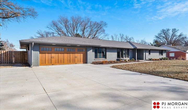 Property Photo:  2027 S 85th Avenue  NE 68124 