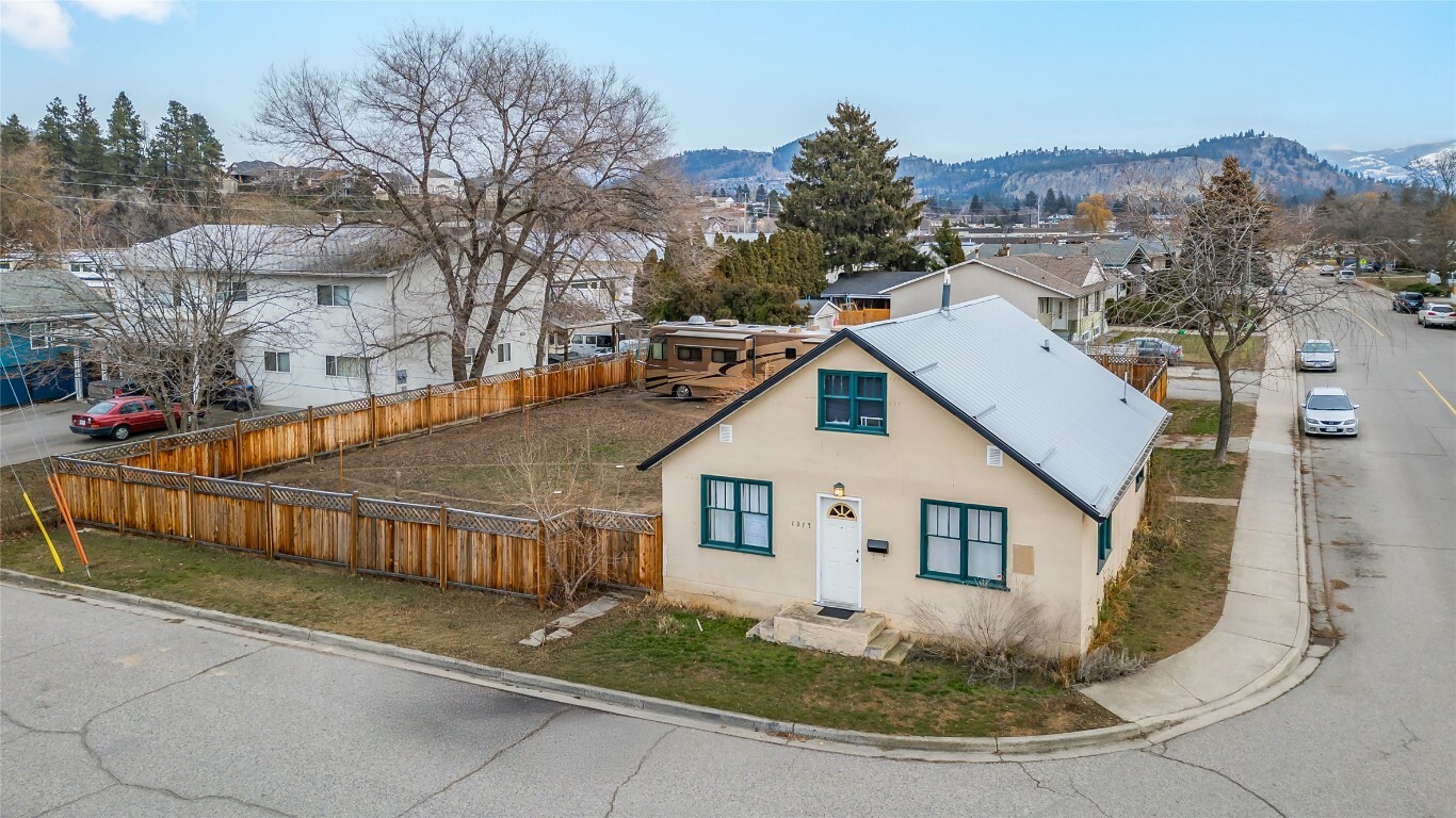 Property Photo:  1317 Pheasant Street  BC V1Y 3R4 