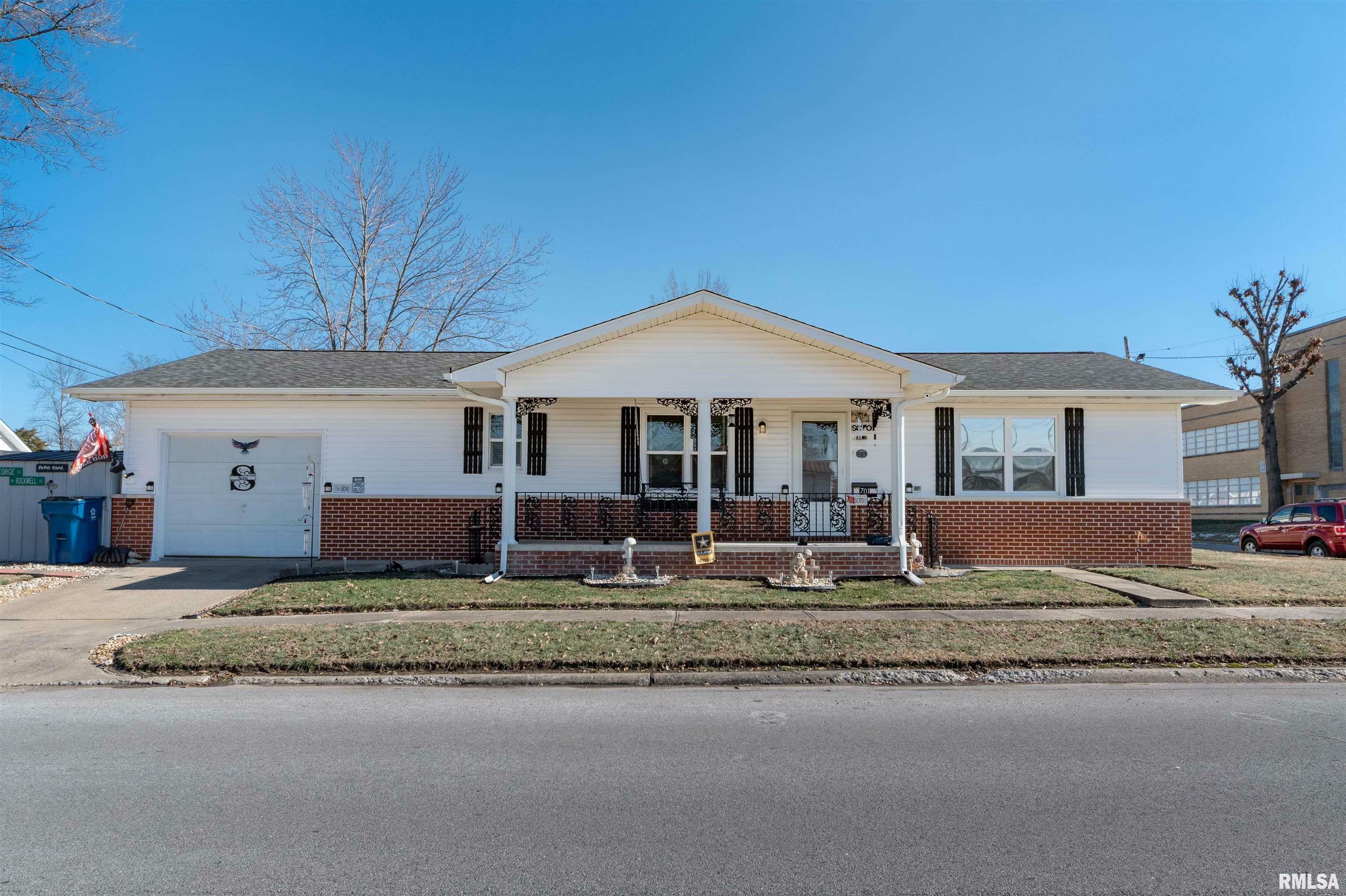 Property Photo:  701 Jefferson Avenue  IL 62951 